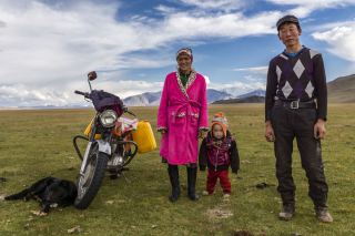Illustration de l'article : 17 photos captivantes de Diuna, Chien Loup Tchécoslovaque enchaînant les périples en famille