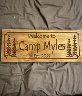 Illustration de l'article : Un citadin décide de se retirer de la ville pour vivre dans une cabane et offrir une meilleure vie à son chien âgé