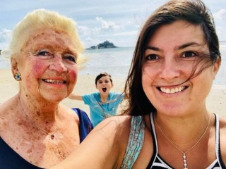 Illustration de l'article : Une grand-mère en pleine forme se dit prête à accueillir un nouveau chien après la perte de son Golden Retriever, mais les associations ne sont pas du même avis