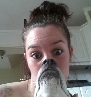 Illustration de l'article : 9 selfies déconcertants où les visages du chien et de son humain fusionnent