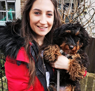 Illustration de l'article : Un chiot, sauvé par une inconnue, va lui rendre la pareille tandis qu’elle traversait un moment difficile