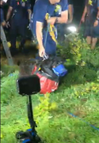 Illustration de l'article : Un chien en détresse secouru par des pompiers après une chute dans un puits de 6 mètres