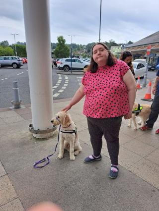 Illustration de l'article : Véritable miracle, un chien d’assistance permet à une mère et à sa fille de retrouver une vie heureuse là où tous les médecins avaient échoué 
