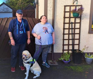 Illustration de l'article : Véritable miracle, un chien d’assistance permet à une mère et à sa fille de retrouver une vie heureuse là où tous les médecins avaient échoué 