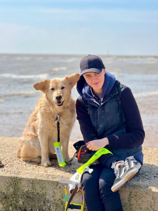 Illustration de l'article : Comment un Golden Retriever nommé Yashka a aidé cet étudiant aveugle à réaliser ses rêves académiques