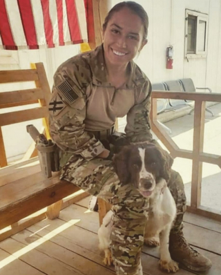 Illustration de l'article : Le long combat d’une association pour organiser les retrouvailles entre un chien, bloqué en Afghanistan, et sa maîtresse, militaire de carrière 