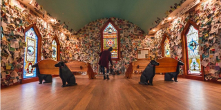 Illustration de l'article : Voici Dog Mountain, un mémorial unique au monde, destiné à rendre le plus bel hommage à tous les chiens (vidéo)