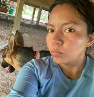 Illustration de l'article : Un simple geste pour une chienne errante se transforme en mission de secours pour toute une portée (vidéo)