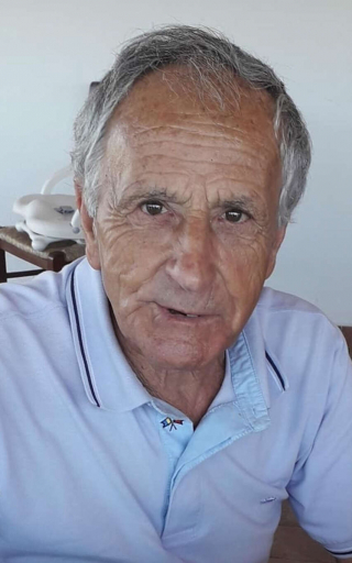 Illustration de l'article : Tous les jours, ce chien parcourt plus de 3 kilomètres pour se recueillir sur la tombe d’un cimetière