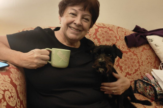 Illustration de l'article : Le vol d’un petit chien dans leur camionnette laisse ses propriétaires terriblement inquiets 