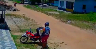 Illustration de l'article : Une chienne profite de l’inattention d’un livreur pour s’emparer d’un plat savoureux (vidéo)