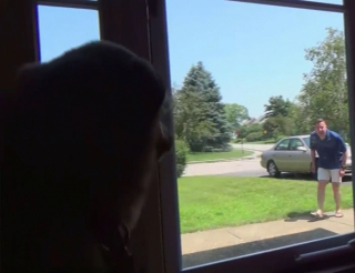 Illustration de l'article : A son retour au pays, un militaire américain est accueilli par le chien dont il est tombé amoureux pendant sa mission en Afghanistan