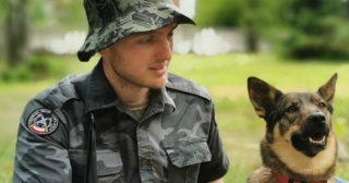 Illustration de l'article : Rencontre avec Busia, la chienne qui aide les soldats d'Ukraine à surmonter leur stress post-traumatique