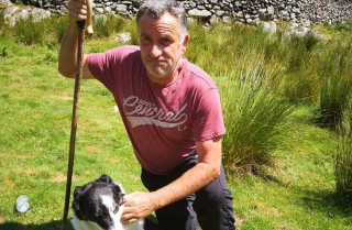 Illustration de l'article : Une organisation spécialisée en recherche et sauvetage avec des drones vient au secours d'un fermier et son chien disparu