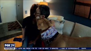 Illustration de l'article : Une femme à qui il ne reste que quelques semaines à vivre cherche un foyer aimant pour prendre soin de sa chienne