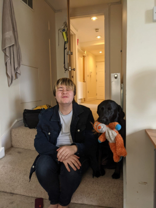 Illustration de l'article : Un jeune homme aveugle et son chien-guide ont été refusés à l’entrée d’un restaurant