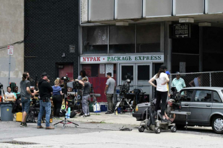 Illustration de l'article : Une actrice célèbre joue un rôle clé dans la réunion entre un chien perdu et sa propriétaire