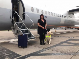 Illustration de l'article : En rencontrant une chienne d’assistance, une femme atteinte de cécité retrouve goût à la vie