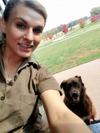 Illustration de l'article : 20 photos touchantes où chiens et livreurs sont ravis de faire connaissance ou de se revoir