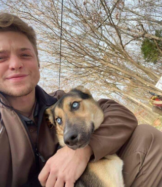 Illustration de l'article : 20 photos touchantes où chiens et livreurs sont ravis de faire connaissance ou de se revoir