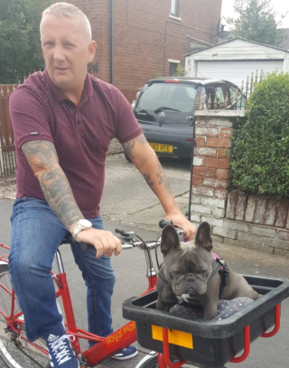 Illustration de l'article : 9 photos de chiens ayant conquis le cœur des papas les plus récalcitrants