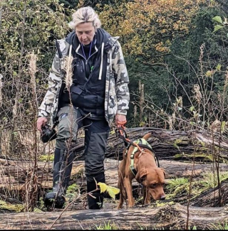 Illustration de l'article : Un chien passe 18 heures enseveli sous la terre, sa maîtresse appelle une secouriste spécialisée à l'aide
