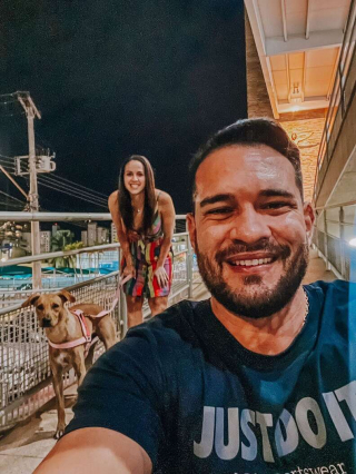 Illustration de l'article : Un chien errant se retrouve au beau milieu d'un mariage et conquis le coeur des deux époux