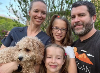 Illustration de l'article : Sauvée d’une usine à chiots, Lolly accompagne désormais ses congénères dans leur rééducation