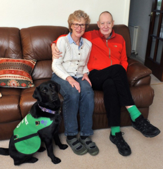 Illustration de l'article : Cet homme atteint de démence reprend goût à la vie grâce à Ruby, son chien d’assistance