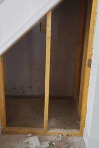 Illustration de l'article : Avant l’arrivée de son adorable chiot, une jeune femme transforme un placard en nurserie pour seulement 200 euros