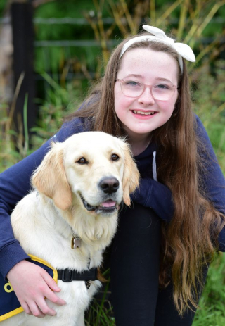 Illustration de l'article : Une chienne d’assistance redonne le sourire à une jeune fille atteinte de déficience visuelle