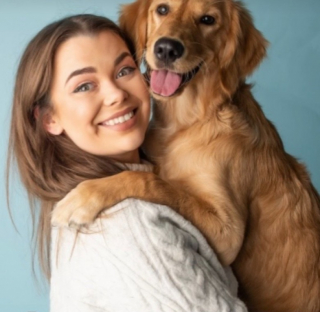 Illustration de l'article : Un Golden Retriever attaché à ses maîtres trouve une solution radicale pour qu’ils ne partent pas en vacances (vidéo)