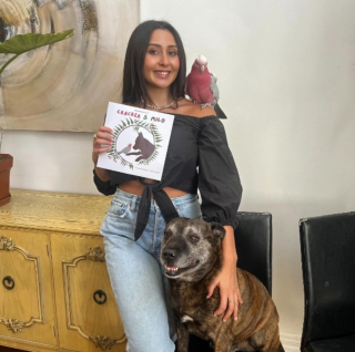 Illustration de l'article : L'amitié improbable et touchante entre un chien et un cacatoès inspire un livre