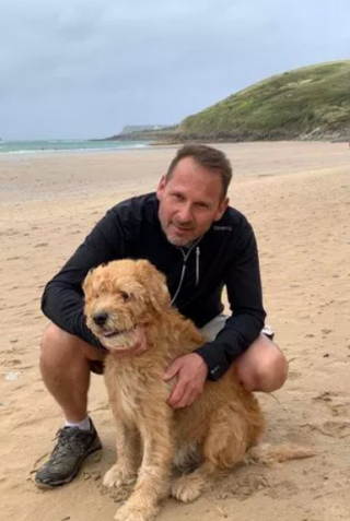 Illustration de l'article : L’histoire émouvante de Monty, le Labradoodle atteint d’une leucémie en phase terminale, qui a pu faire une dernière randonnée en compagnie de son maître