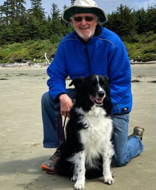 Illustration de l'article : Cet homme de 92 ans a marché plus de 7 000 kilomètres avec son chien et compte bien aller au-delà