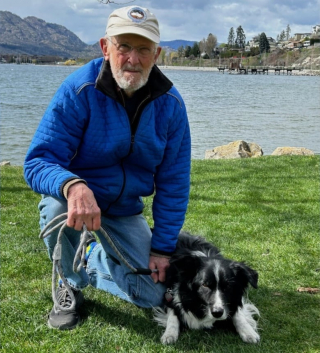 Illustration de l'article : Cet homme de 92 ans a marché plus de 7 000 kilomètres avec son chien et compte bien aller au-delà