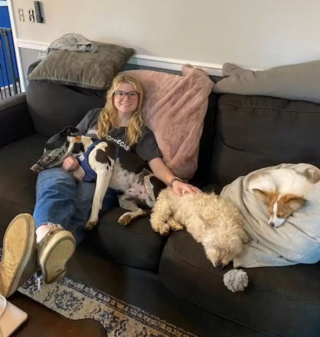 Illustration de l'article : Une femme sauve un chien errant durant le week-end de son anniversaire et finit par l'adopter