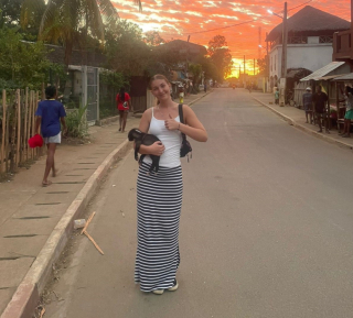 Illustration de l'article : Elle quitte son pays et s’envole à 9 000 km pour venir en aide aux chiens errants de Madagascar