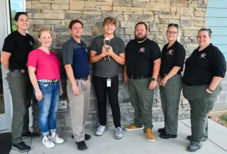 Illustration de l'article : Cet adorable Chihuahua atteint d’une maladie rare reçoit un équipement spécial pour vivre normalement