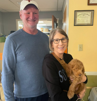 Illustration de l'article : Un chiot d’élevage arrivé au sein d’une association dans un état critique s’accroche à la vie et déjoue les pronostics