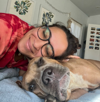 Illustration de l'article : Une femme est surprise lorsque son chien découvre un chiot abandonné dans son jardin clôturé (vidéo)