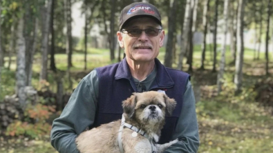 Illustration : "En 8 ans, cet homme a parcouru la distance du tour de la Terre avec son chien, et cela lui a sauvé la vie"