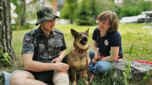 Illustration : "Rencontre avec Busia, la chienne qui aide les soldats d'Ukraine à surmonter leur stress post-traumatique"