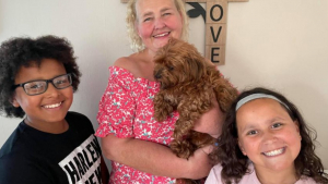 Illustration : "Le courage d'une grand-mère et ses petits-enfants pour retrouver Uno, leur chien perdu depuis des mois"