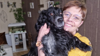 Illustration : Volka, une chienne senior sourde, trouve enfin l'amour et les soins dont elle a besoin