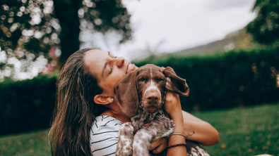 Illustration : "Adoptez votre chien de manière responsable auprès d'un professionnel grâce à la plateforme MeilleursEleveurs.com"