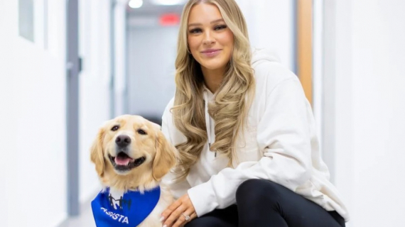 Illustration : Ce Golden Retriever passe du statut d’animal de refuge à celui de chien d’assistance et apporte l’amour et le soutien