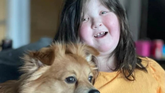 Illustration : Une adolescente handicapée organise un événement canin grâce à l’aide précieuse de son chien de thérapie